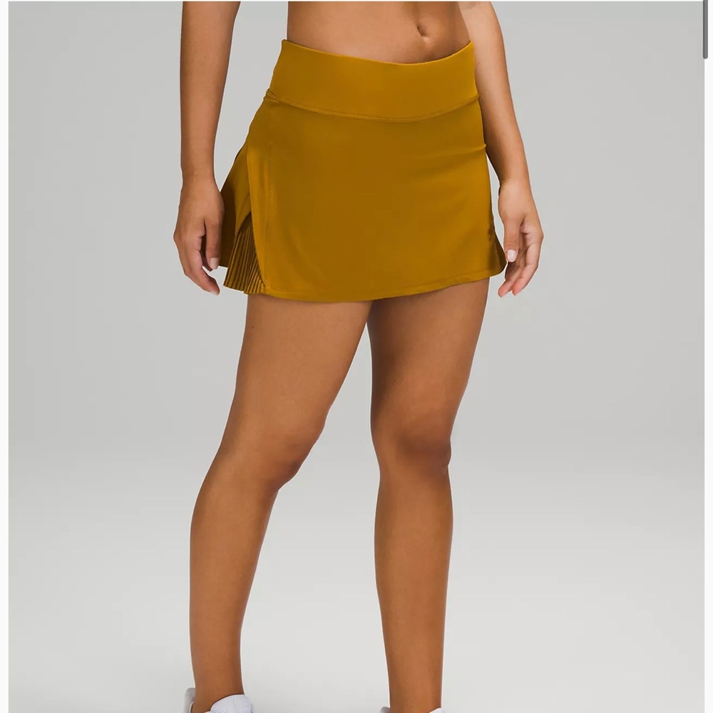 Lululemon Play Off The Pleats Mid Rise Skirt